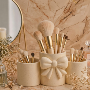 MAKEUP BRUSHES